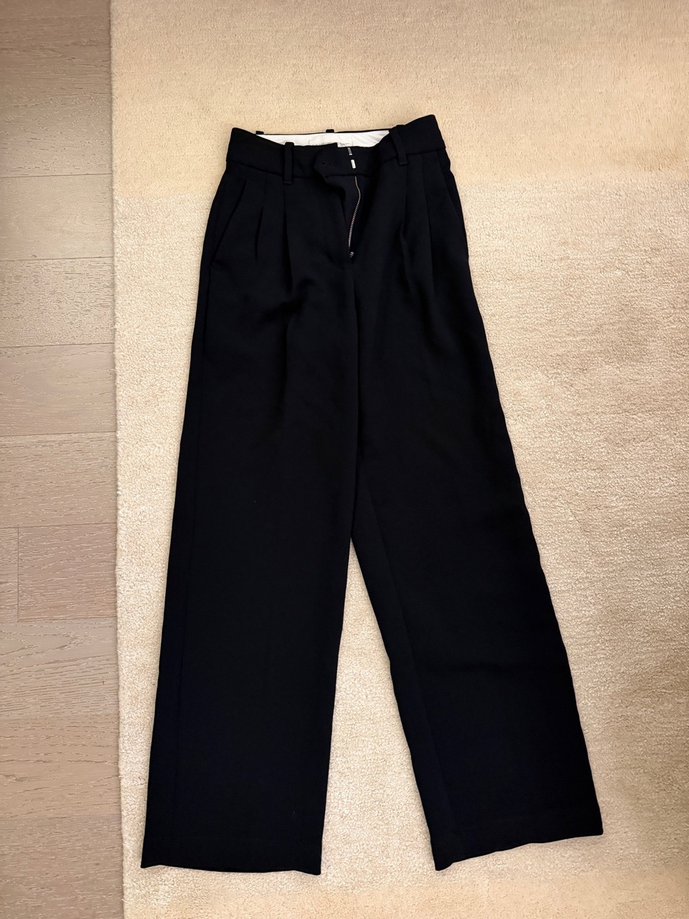 Aritzia Effortless Pant